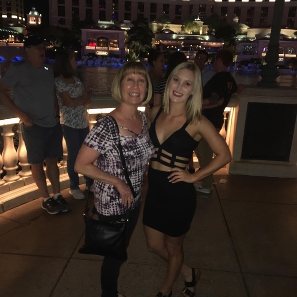 Black caged crop top - Picture 4 of 5